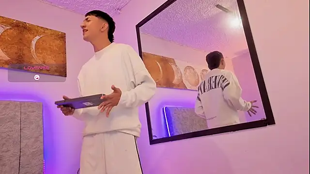 Snapshot of oliver_mr_ chatting on November 20, 2025, 8:47 am oliver mr online show from November 20, 2025, 8:47 am