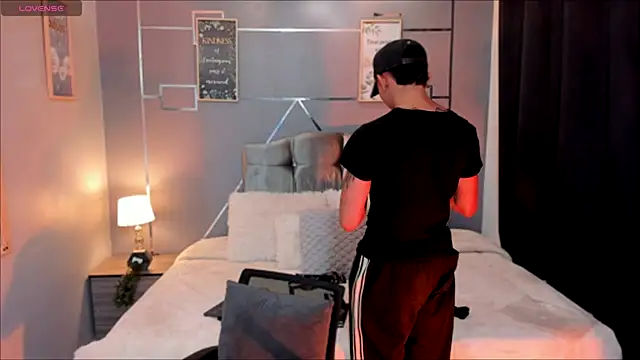 Snapshot of oliver_mr_ chatting on November 22, 2025, 8:08 pm oliver mr online show from November 22, 2025, 8:08 pm