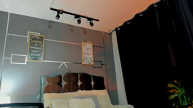 Snapshot of oliver_mr_ chatting on November 24, 2025, 8:30 pm oliver mr online show from November 24, 2025, 8:30 pm