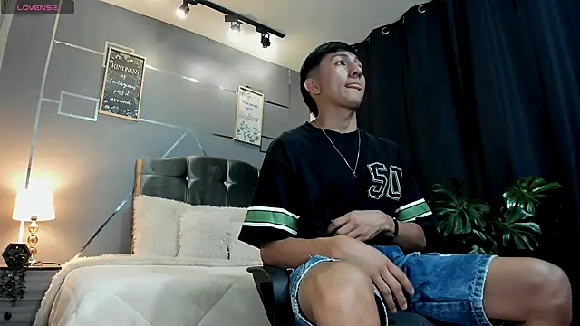 Snapshot of oliver_mr_ chatting on December 5, 2025, 8:16 pm oliver mr online show from December 5, 2025, 8:16 pm