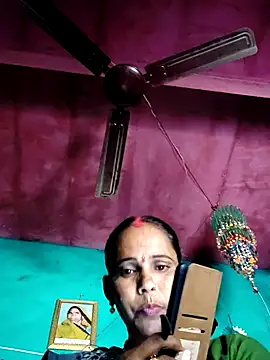 Pooja750 online show from November 5, 2025, 6:46 am