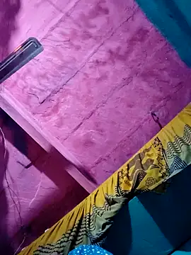 Pooja750 online show from November 18, 2025, 5:39 pm