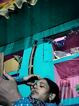 Pooja750 online show from December 20, 2025, 3:52 pm