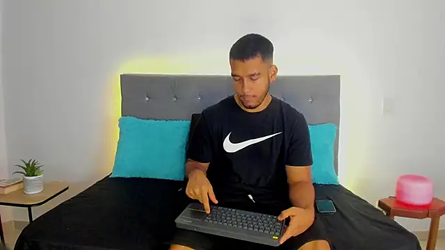 Snapshot of chatting on November 5, 2025, 11:21 am online show from November 5, 2025, 11:21 am