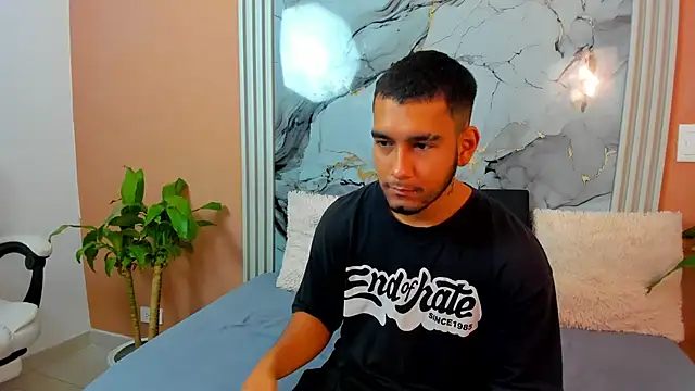 Snapshot of chatting on November 8, 2025, 11:21 am online show from November 8, 2025, 11:21 am