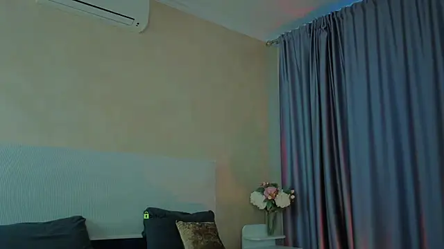 Snapshot of _sophielov chatting on May 16, 2026, 2:41 am sophielov online show from May 16, 2026, 2:41 am
