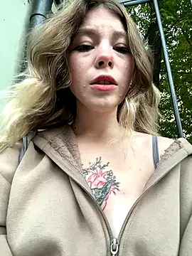 Snapshot of Mimiumuy chatting on September 18, 2025, 3:47 pm Mimiumuy online show from September 18, 2025, 3:47 pm