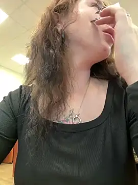 Snapshot of Mimiumuy chatting on October 6, 2025, 2:25 pm Mimiumuy online show from October 6, 2025, 2:25 pm