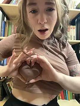 Snapshot of Mimiumuy chatting on December 2, 2025, 6:14 pm Mimiumuy online show from December 2, 2025, 6:14 pm