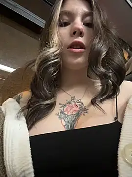 Snapshot of Mimiumuy chatting on December 5, 2025, 4:03 pm Mimiumuy online show from December 5, 2025, 4:03 pm