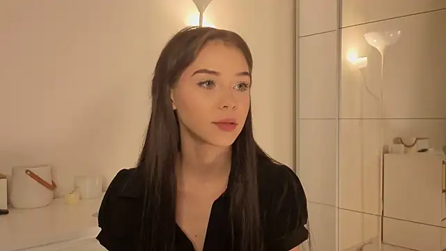 slyshypie online show from November 16, 2025, 2:11 pm