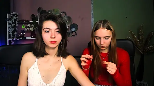 Snapshot of keylas_moan chatting on November 25, 2025, 1:44 pm keylas moan online show from November 25, 2025, 1:44 pm