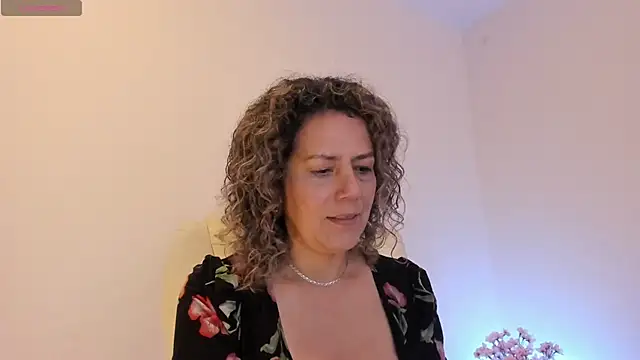 Snapshot of Paty_chic chatting on November 18, 2025, 2:54 pm Paty chic online show from November 18, 2025, 2:54 pm