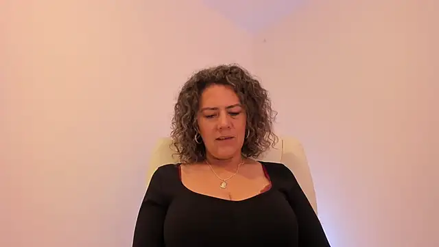 Snapshot of Paty_chic chatting on November 28, 2025, 2:09 pm Paty chic online show from November 28, 2025, 2:09 pm