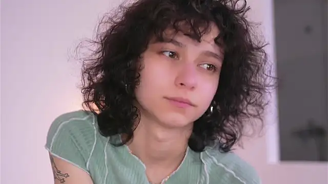 MimiLicks online show from November 6, 2025, 10:05 am