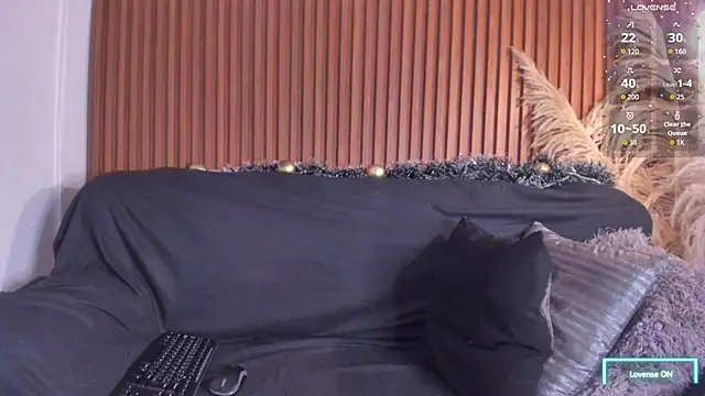 EvamilfXXX online show from December 18, 2025, 2:39 am