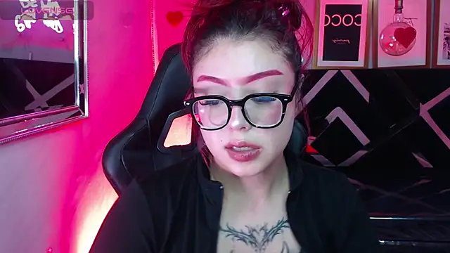 Snapshot of Red_Bunny_v chatting on May 31, 2026, 3:30 pm Red Bunny v online show from May 31, 2026, 3:30 pm