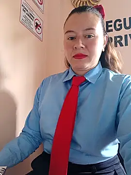 Snapshot of Hannah-colx chatting on May 11, 2026, 4:04 pm Hannah-colx online show from May 11, 2026, 4:04 pm
