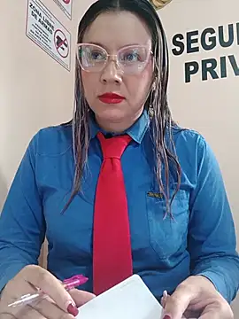 Snapshot of Hannah-colx chatting on May 18, 2026, 2:23 pm Hannah-colx online show from May 18, 2026, 2:23 pm