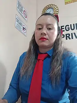 Snapshot of Hannah-colx chatting on May 19, 2026, 1:06 pm Hannah-colx online show from May 19, 2026, 1:06 pm