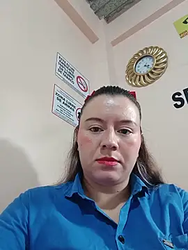 Snapshot of Hannah-colx chatting on May 26, 2026, 1:29 pm Hannah-colx online show from May 26, 2026, 1:29 pm