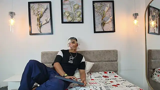 Snapshot of DannySamm chatting on October 13, 2025, 12:16 pm DannySamm online show from October 13, 2025, 12:16 pm