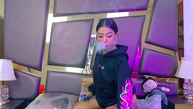 Snapshot of EmilieLake chatting on November 13, 2025, 8:41 pm EmilieLake online show from November 13, 2025, 8:41 pm