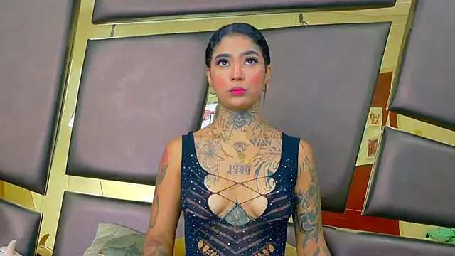 Snapshot of EmilieLake chatting on December 1, 2025, 9:09 pm EmilieLake online show from December 1, 2025, 9:09 pm