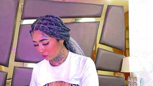 EmilieLake online show from February 2, 2026, 7:34 pm