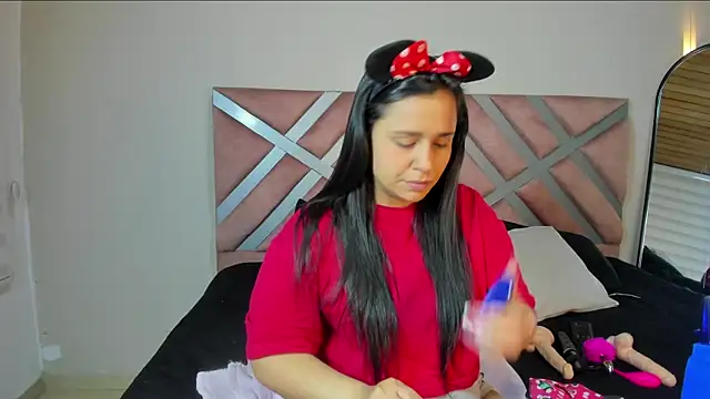  adahara queen online show from October 26, 2025, 4:40 am