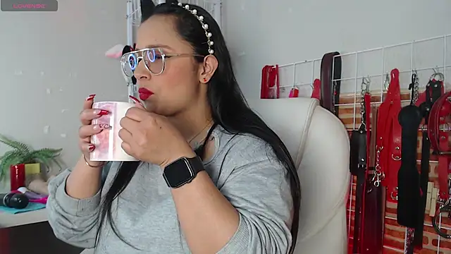  adahara queen online show from December 18, 2025, 3:45 am