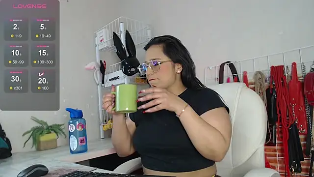  adahara queen online show from December 19, 2025, 3:57 am