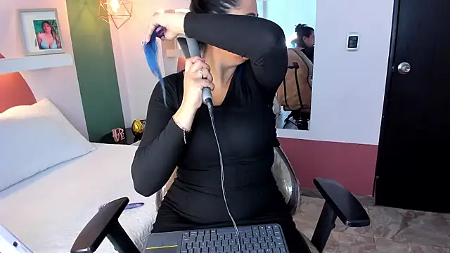 Snapshot of ValeryBoobs1 chatting on May 27, 2026, 1:19 pm ValeryBoobs1 online show from May 27, 2026, 1:19 pm