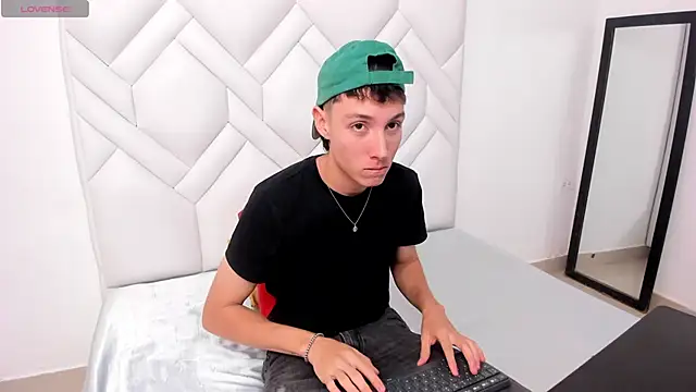 LittleDanny  online show from November 3, 2025, 7:37 pm