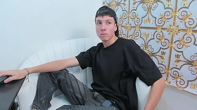 LittleDanny  online show from December 18, 2025, 4:24 pm