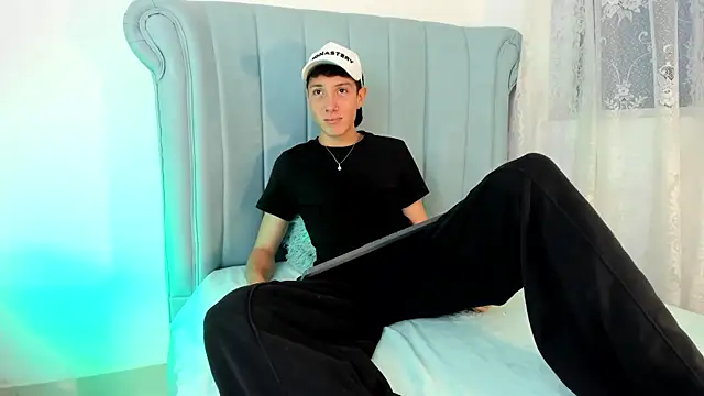 LittleDanny  online show from February 10, 2026, 8:57 pm