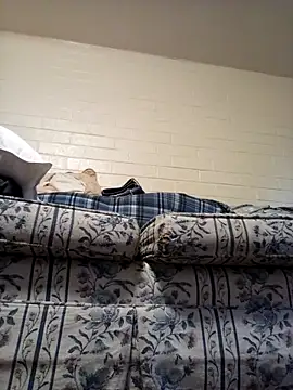 jizzyglizzy92 online show from February 14, 2026, 9:55 pm