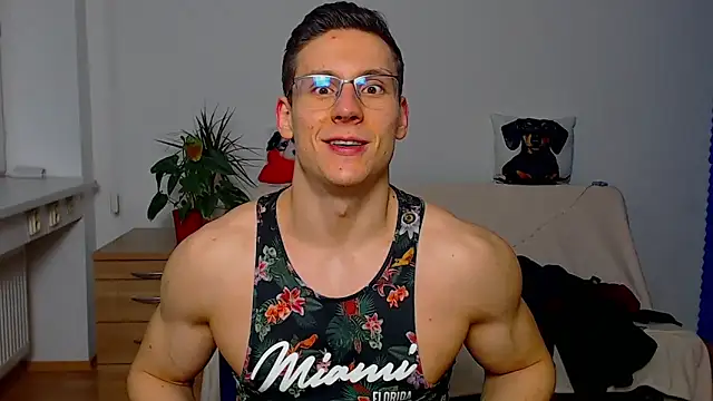 ZeinMiracles online show from December 14, 2025, 11:31 pm