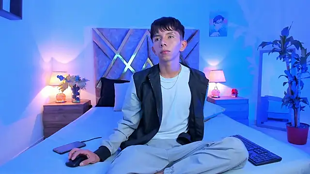 Snapshot of Hyunjin_Son chatting on October 17, 2025, 11:18 pm Hyunjin Son online show from October 17, 2025, 11:18 pm