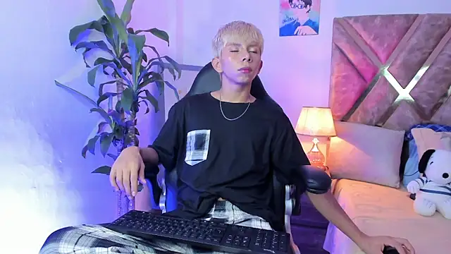 Hyunjin Son online show from February 17, 2026, 8:37 pm