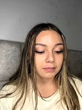 AnnyLopezzz  online show from September 19, 2025, 7:14 pm