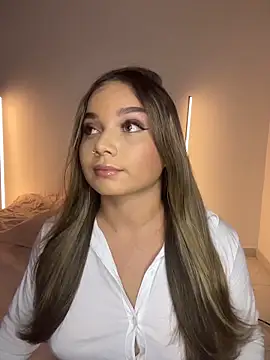 AnnyLopezzz  online show from November 11, 2025, 6:24 am