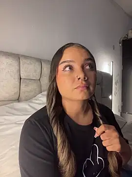 AnnyLopezzz  online show from April 11, 2026, 8:18 am