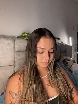 Snapshot of AnnyLopezzz_ chatting on June 5, 2026, 5:36 am AnnyLopezzz online show from June 5, 2026, 5:36 am