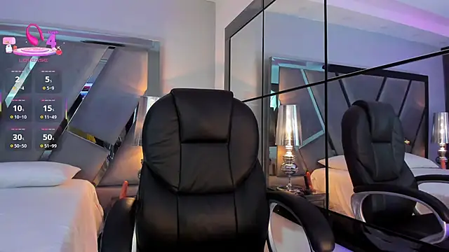 Abril monroe  online show from November 7, 2025, 3:50 am