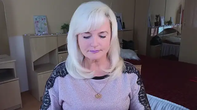 Snapshot of Vina_Vision chatting on October 7, 2025, 10:01 am Vina Vision online show from October 7, 2025, 10:01 am