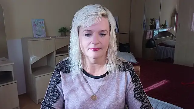 Snapshot of Vina_Vision chatting on October 9, 2025, 11:08 am Vina Vision online show from October 9, 2025, 11:08 am