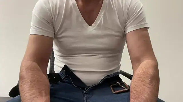 harrys74 online show from November 24, 2025, 4:07 pm