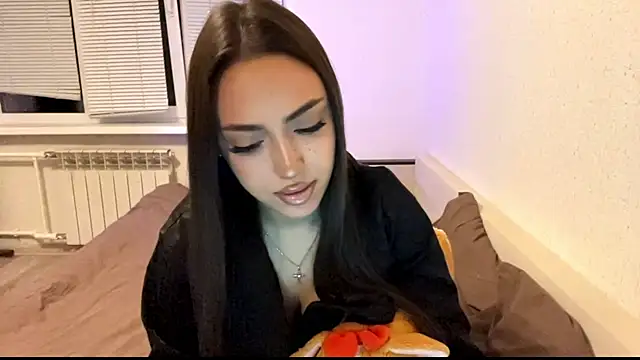 Leaf Unto online show from November 15, 2025, 2:24 pm