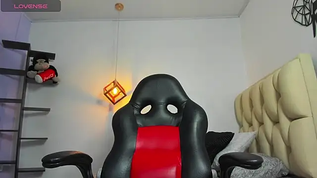 MOLLYSPENCER1 online show from April 14, 2026, 6:58 pm